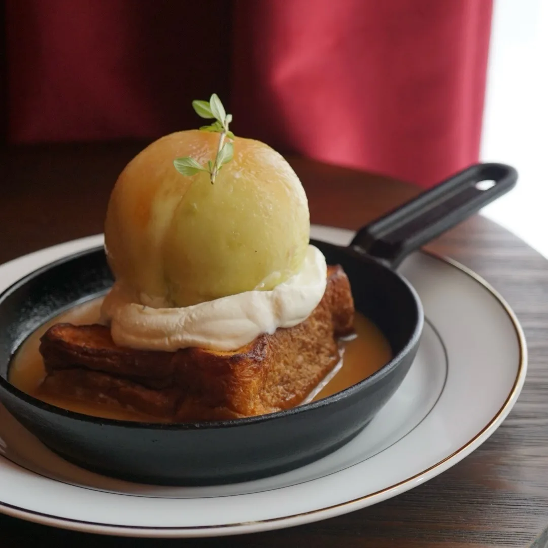 Photo by パンとエスプレッソとGINZALOUNGE on July 09, 2026. May be an image of tart, toast and text.