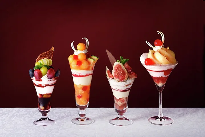 Photo by 資生堂パーラー on July 28, 2026. May be an image of gelato, fruit cocktail, strawberry, melon and text.