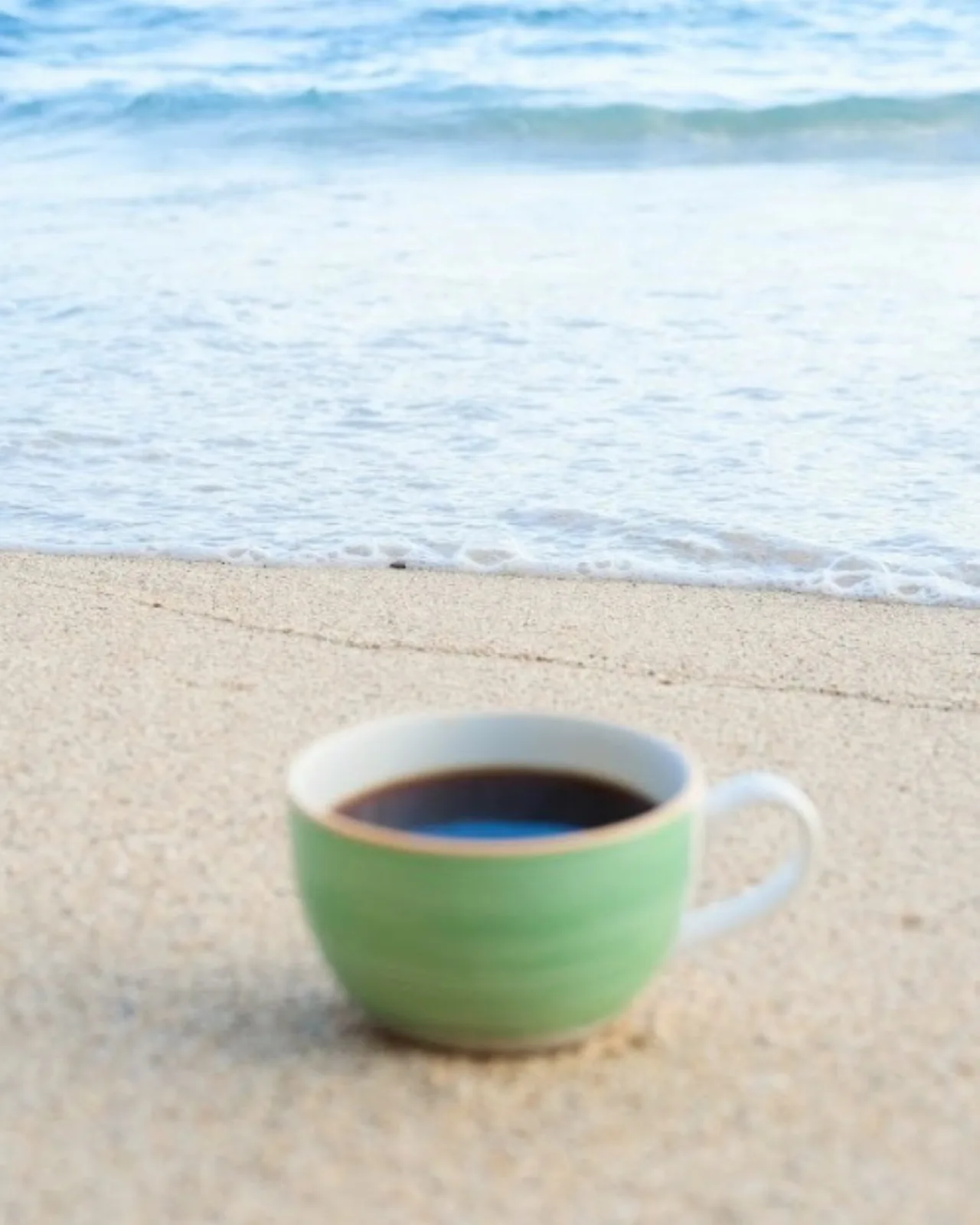 Photo by ホノルルコーヒージャパン / Honolulu Coffee Japan on July 27, 2026. May be an image of coffee cup, tea, cup, ocean, beach, water and text.