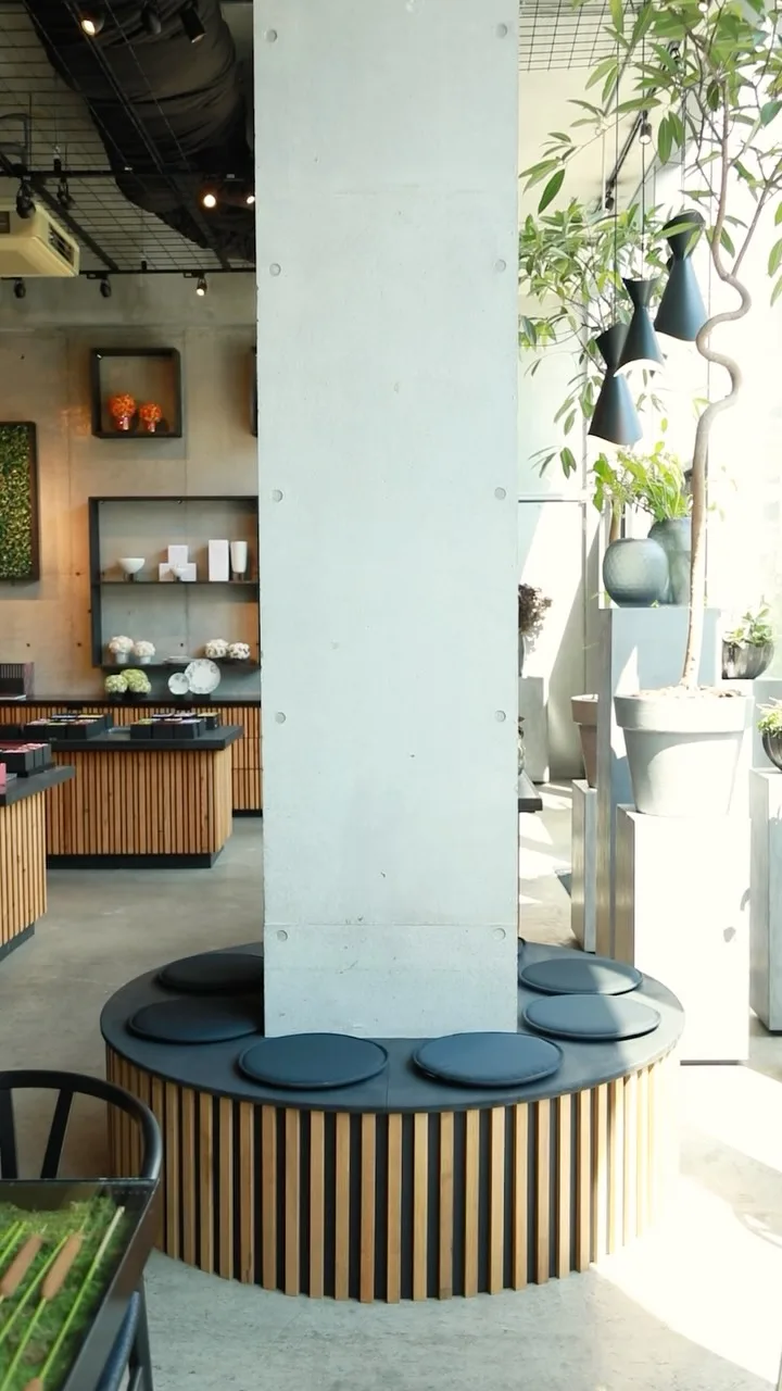 NOMU aoyama is open 10am - 7pm everyday, offering freshly made sandwiches, sweets and refreshing drinks.