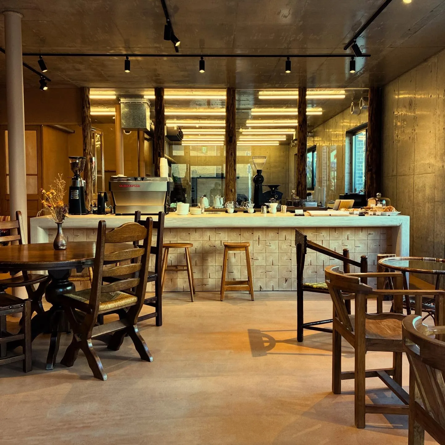 Photo shared by PASSAGE COFFEE MITAKADAI ROASTERY on December 05, 2025 tagging @passagecoffee.