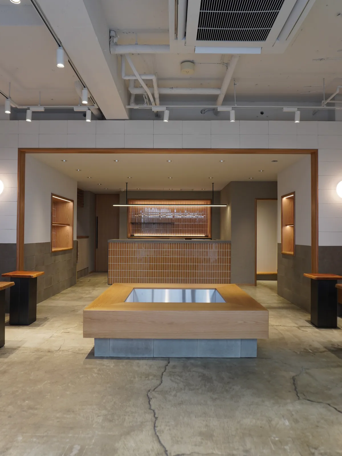 Photo shared by PHILOCOFFEA フィロコフィア on July 24, 2026 tagging @tetsukasuya. May be an image of woodwork, indoors and text.