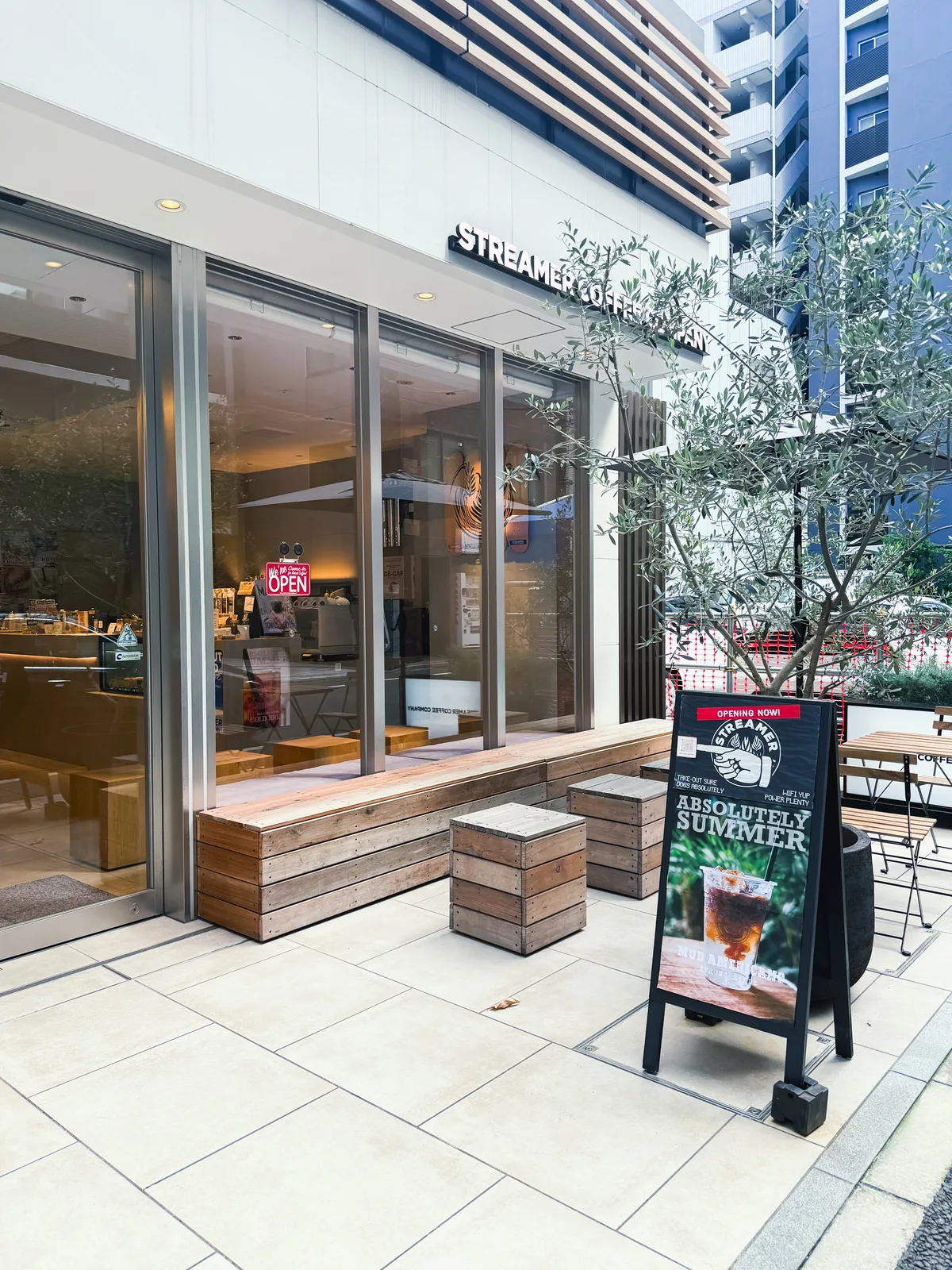 Photo by STREAMER COFFEE COMPANY SHINTORA in Streamer_shintora. May be an image of display case, cornflower, buildings and text.