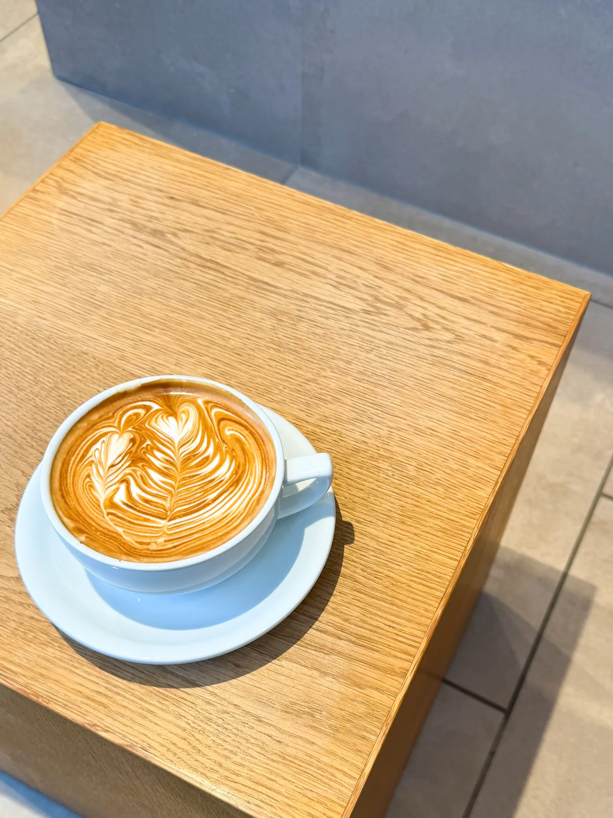 Photo by STREAMER COFFEE COMPANY SHINTORA in Streamer_shintora. May be an image of coffee cup, coffee, cup, cappuccino and text.