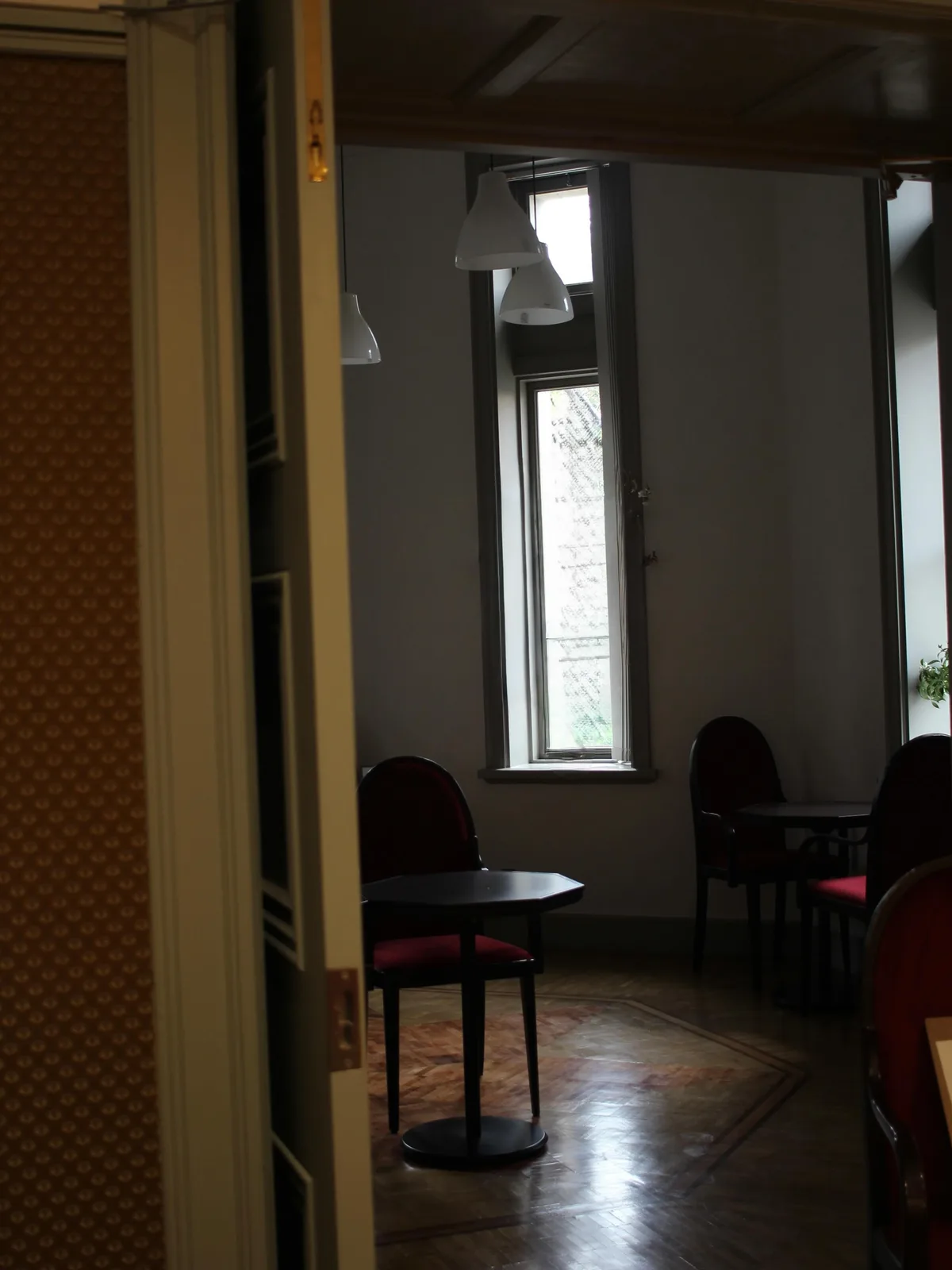 Photo by カフェ 八角塔 on June 01, 2026. May be an image of window, door, hallway and text.