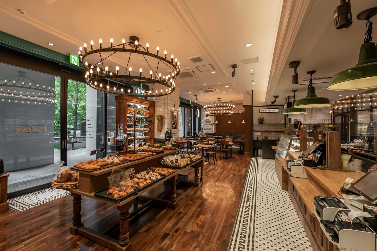 Photo by デイジイ西新宿店 in デイジイ西新宿店 with @breadcake_daisy, and @breadcake_daisy_nishishinjuku. May be an image of lighting, woodwork, chandelier, indoors and text.