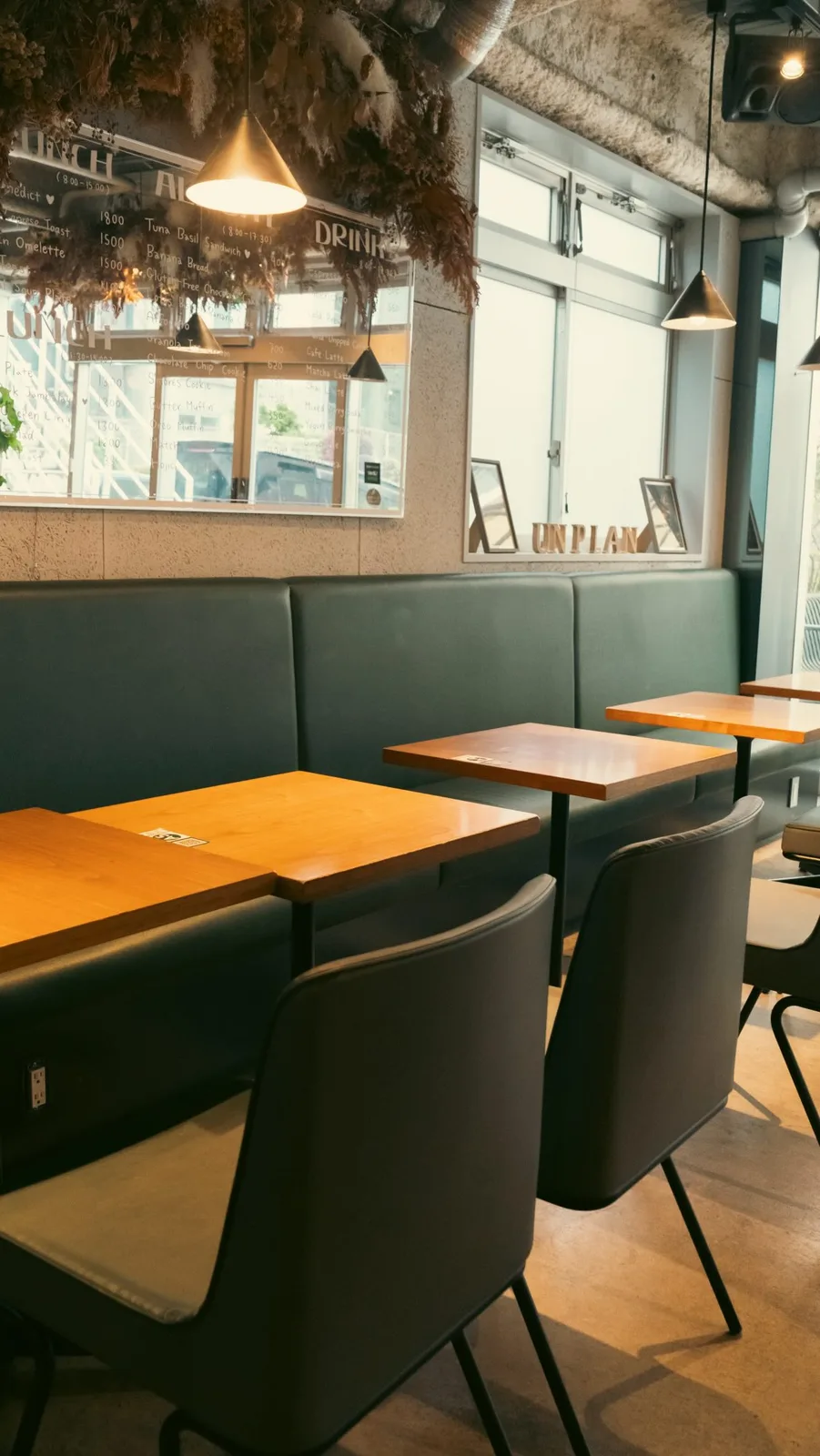 There’s something special about mornings in Kagurazaka. ☀️

The quiet streets, the slow pace, and a fresh breakfast to start your day just right.

The best part? It’s already included with your stay.

Wake up, take your time, and enjoy a peaceful morning before exploring one of Tokyo’s most charming neighborhoods. 🥐☕

神楽坂の朝には、どこか特別な空気があります。☀️

静かな街並み、ゆったりと流れる時間、そして一日の始まりにぴったりの朝食。

しかも、ご宿泊の方は無料でお楽しみいただけます。

少し早起きして、心地よい朝を過ごしてから、東京の中でもどこか懐かしい神楽坂の街を散策してみませんか？🥐☕

#UNPLANKagurazaka #TokyoHostel #StayInTokyo #SlowTravel #VisitJapan