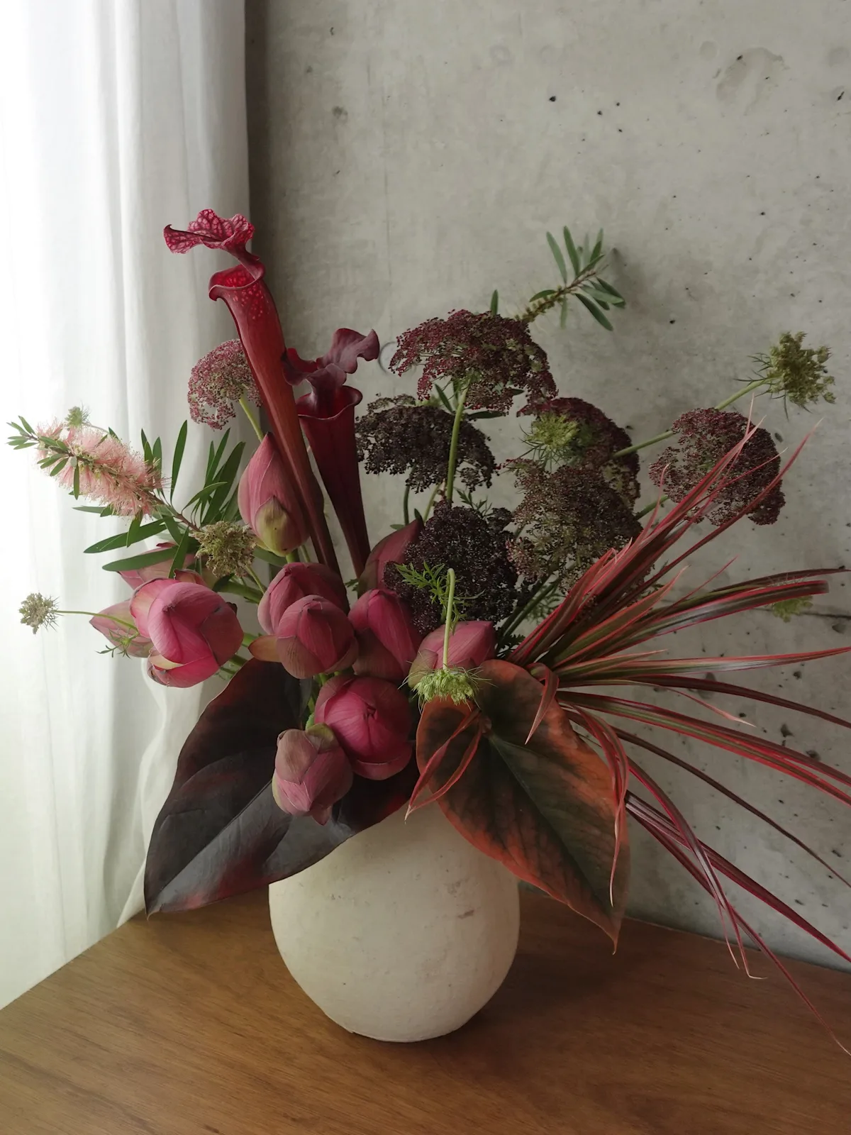 Photo by 千駄ヶ谷|フラワーカフェ|マロンパピエ on July 22, 2026. May be an image of flower arrangement, amaranth, globe amaranth and text.