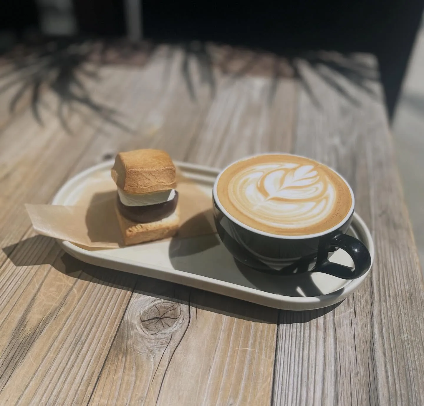 Photo by アンモナイトコーヒーマーケット 早稲田店 in Ammonite Coffee Market 早稲田店（アンモナイトコーヒーマーケット ）. May be an image of cappuccino and marshmallow.