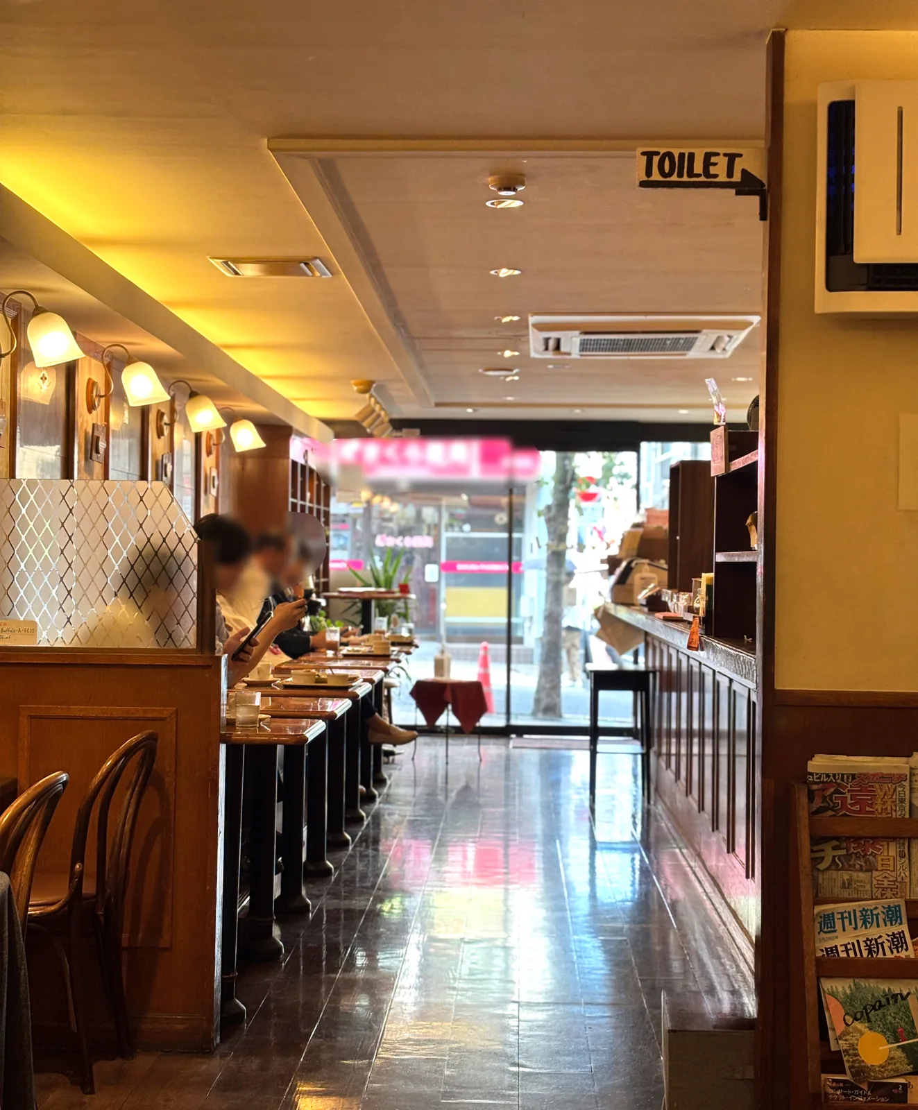 Photo by コパン神楽坂｜まちの喫茶店 in 神楽坂. May be an image of hallway, door and text that says 'TOILET 圈刊新潮'.
