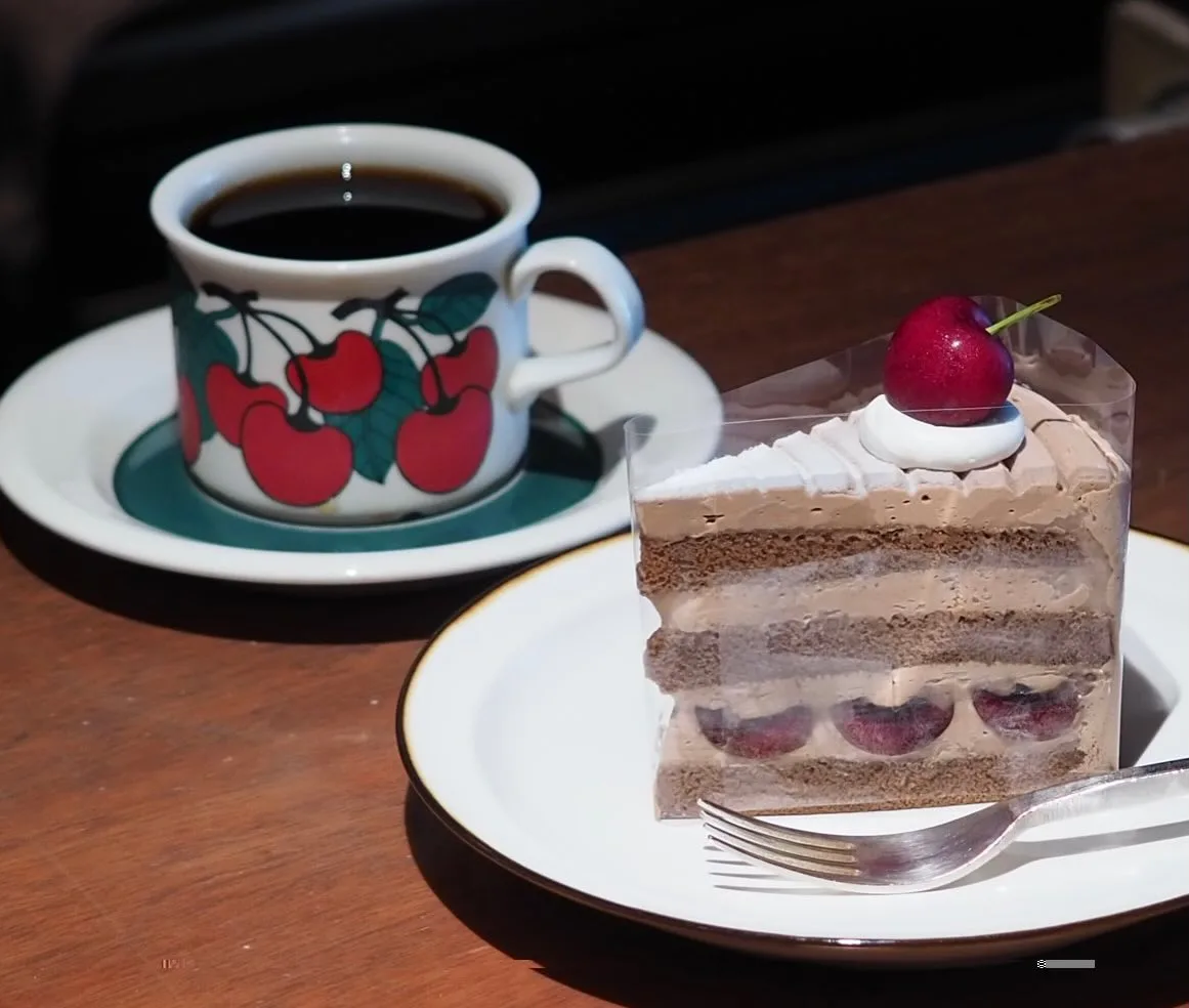 Photo by TIES in タイズ TIES. May be an image of cherries, cake and coffee cup.