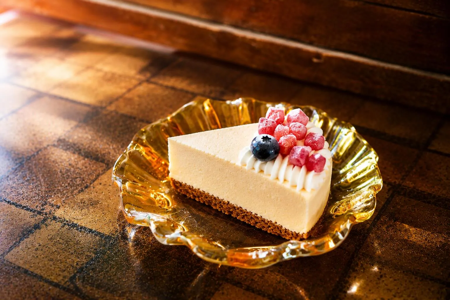 Photo by レトロ喫茶 ELLA & LOUIS☕️ on May 30, 2026. May be an image of chiffon cake, cheesecake, tart, pie and text.