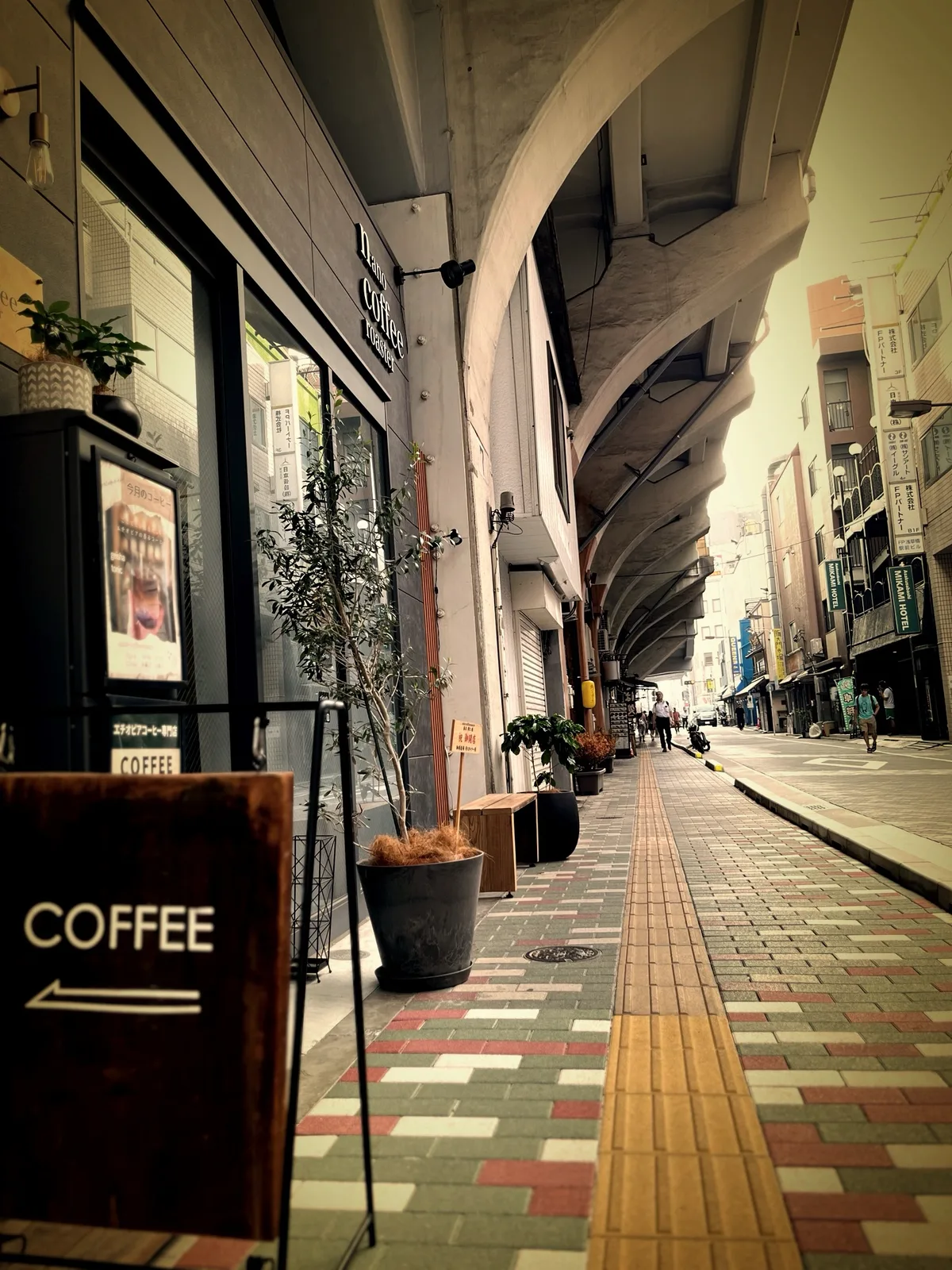 Photo by nano-coffeeroaster on August 09, 2026. May be an image of coffee cup, cornflower, street, hallway and text.