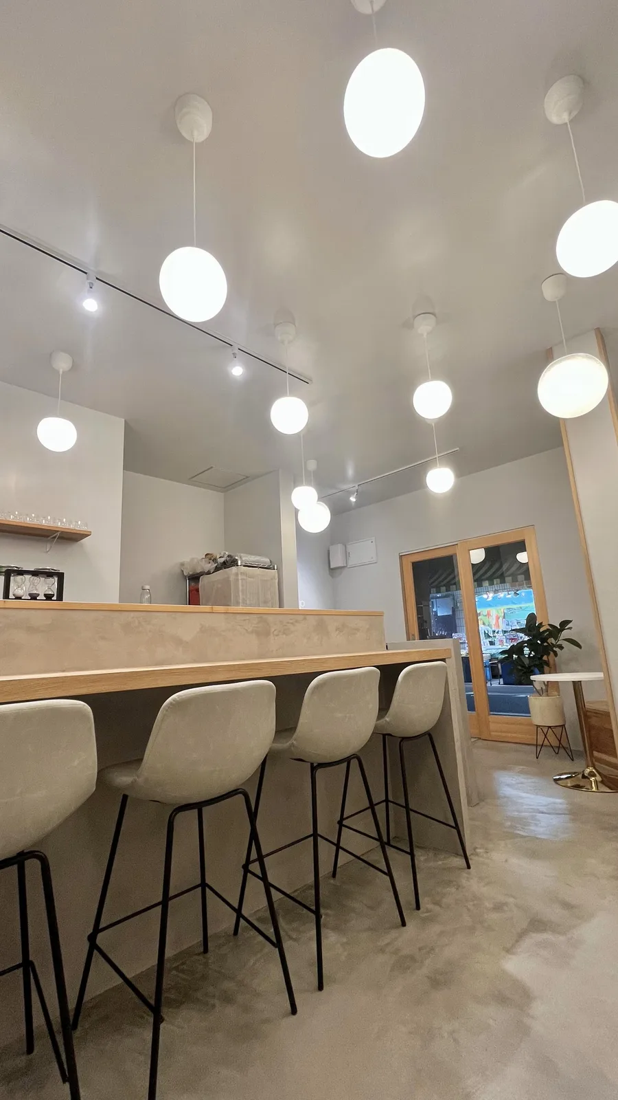 akim'p

押上駅B1出口徒歩3分の所にある美味しいプリンとドリンクのお店です。気になる方は是非
場所: 東京都墨田区業平4-8-7 1階 1号

営業時間:火曜日〜日曜日(月曜定休日)
 11:00〜18:00(17:30LO)
決済方法: 現金、クレジット、QR決済など基本的な決済は可能

#akimp #プリン #カラメルプリン#ブリュレプリン #東京 #東京カフェ #押上 #押上カフェ #業平 #業平カフェ