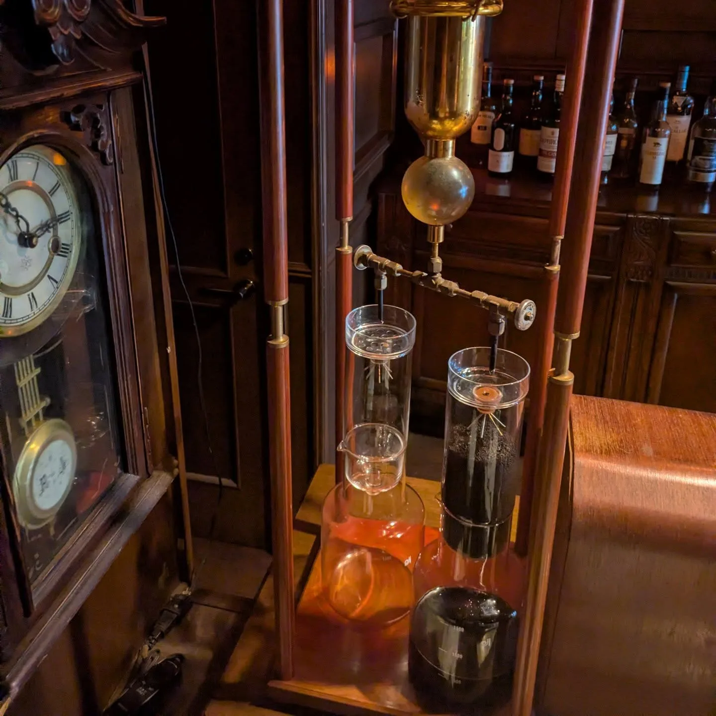 Photo by 自家焙煎珈琲　𝐃𝐔𝐍 𝐀𝐑𝐎𝐌𝐀 on June 16, 2026. May be an image of coffee maker, grandfather clock, beaker and text.