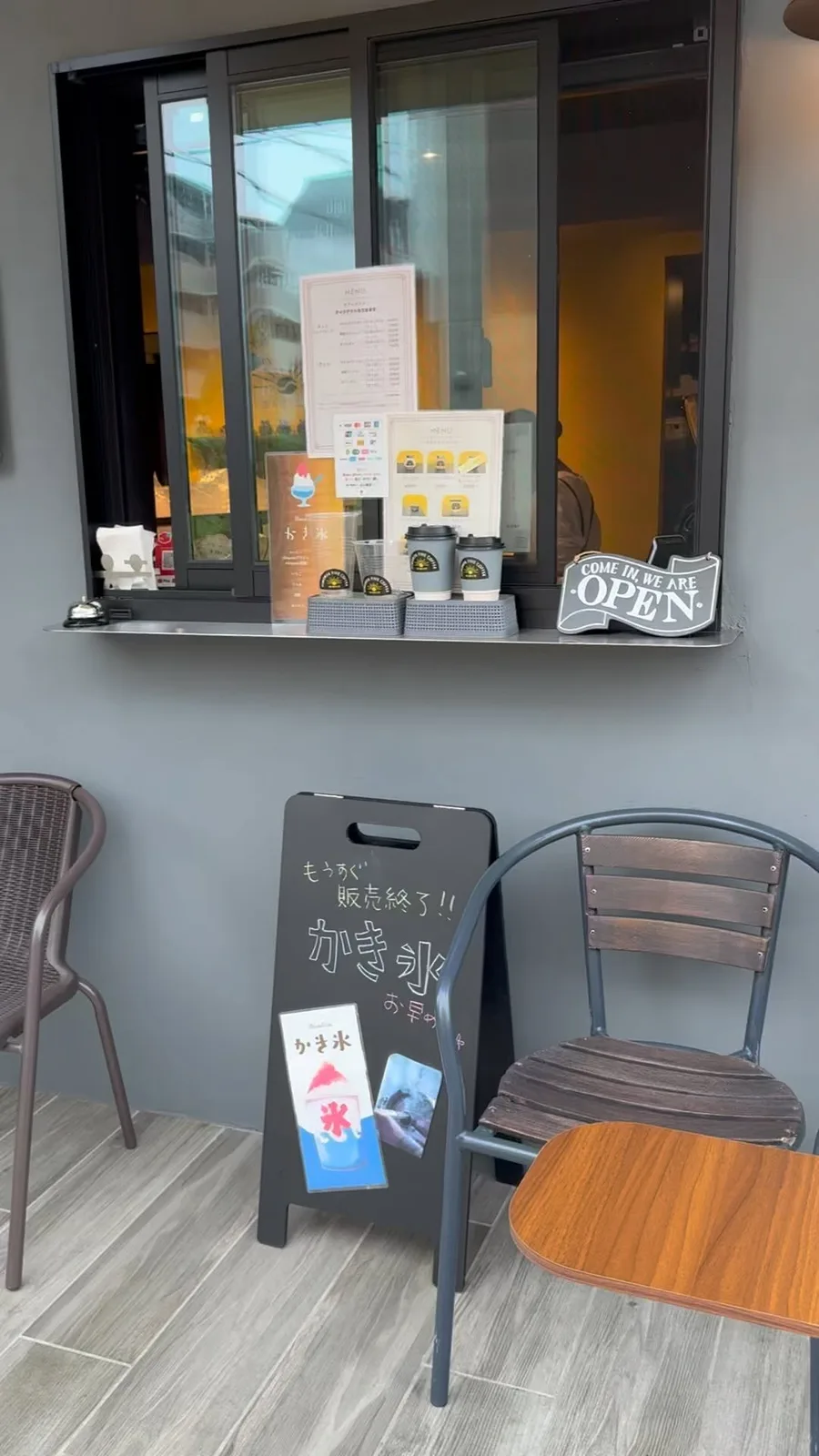 【HIMONYA FIVE COFFEE】
HIMONYA FIVE COFFEEは自分だけのお気に入り珈琲をみつけてもらえる場所です☕🫘
珈琲豆に直接火をあて生豆を煎る直火焙煎で珈琲豆の個性を引き出し、より味わいのある珈琲を提供しておりますのでぜひお試しください♪

学芸大学駅にある雰囲気の良いお店ですので、穴場的な感じにも使って頂けます。カップルで、ママ友と、お一人で、、様々なシーンで是非ご利用ください！（特に落ち着いた空間で本格珈琲を飲みたい時時におすすめ）ハンドドリップで丁寧に淹れたコーヒーを各種揃えております。本格ドリップのコーヒーと様々な種類の珈琲豆が楽しめるHIMONYA FIVE COFFEEでは、コーヒー豆に拘りを持っています。バリスタが厳選した豆の中から「果実感のある味わい」や「深煎りが好き」など、お客様の好みに合わせた豆を選ぶことができます。
世界各国の30種類ほどの豆（6種類はオリジナルブレンド）から、生豆で240gまたはお得な600gのどちらかをお選びいただけます。お客様のご要望にあわせた形で焙煎いたしますので、15分ほどお時間を頂く間に、当店のおすすめのコーヒーを1杯無料サービスしております！

——————————————————————

HIMONYA FIVE COFFEE
📍：東京都目黒区碑文谷5-11-6 1F
✅️：電話、DM
🚃：学芸大学駅
⏰️：10時00分～17時00分
🗓️：月曜日
🪑：テラス席、テーブル席
💴：現金、クレジットカード、電子マネー他

——————————————————————

#自家焙煎珈琲豆屋
#学芸大学カフェ巡り
#中目黒カフェ巡り
#テイクアウトコーヒー
#テイクアウト珈琲
#HIMONYAFIVECOFFEE学芸大学駅