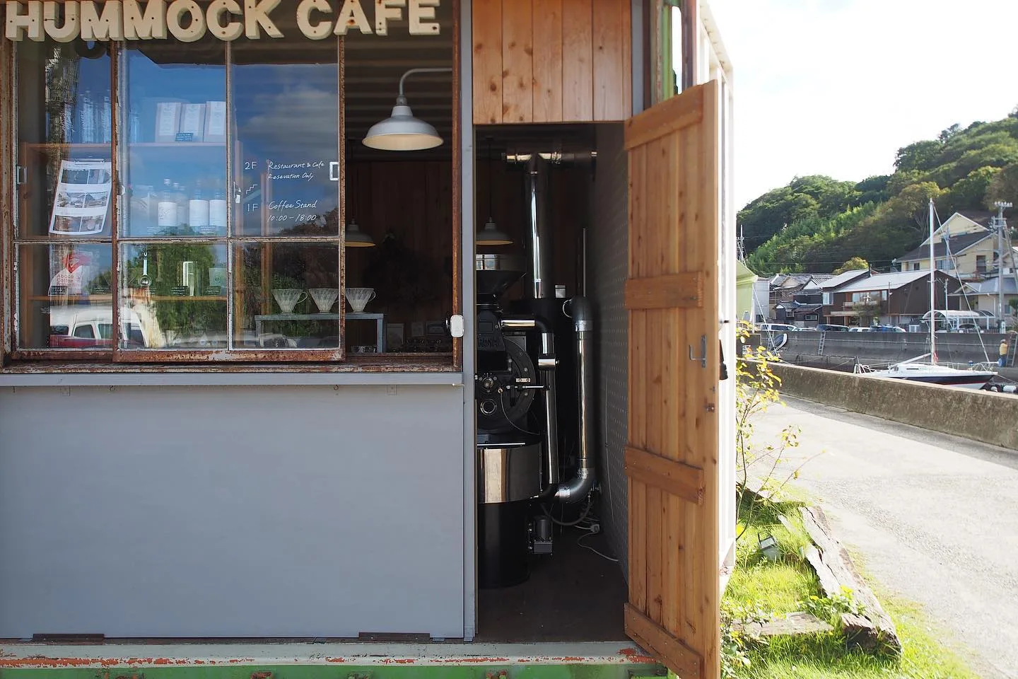 Photo shared by Hummingbird coffee on October 08, 2022 tagging @hummockcafe_roaster_label, and @hummock_coffee_roaster.