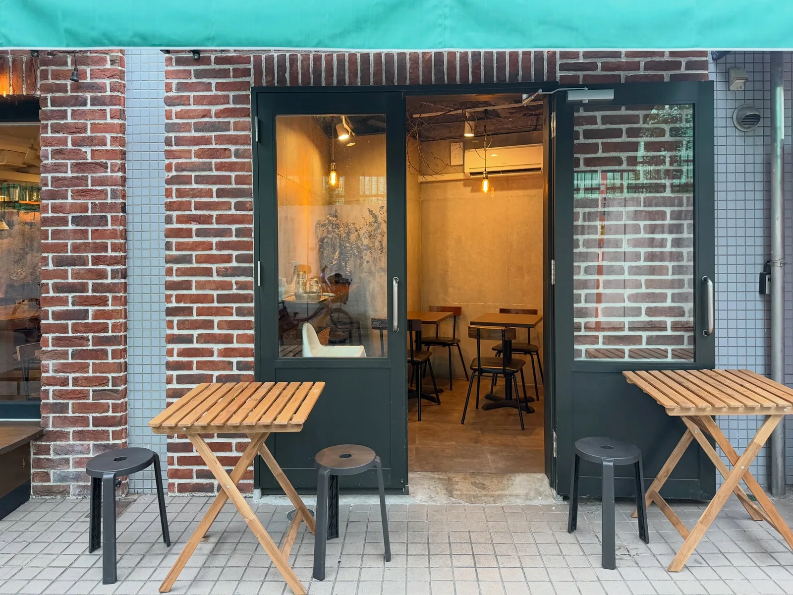 Photo by ブレッドマチエール　カフェ&バル on June 21, 2026. May be an image of brick wall and text.