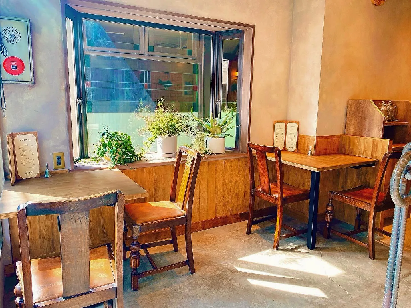 Photo by みなやす珈琲　自由が丘 on June 09, 2026. May be an image of dining table and text.