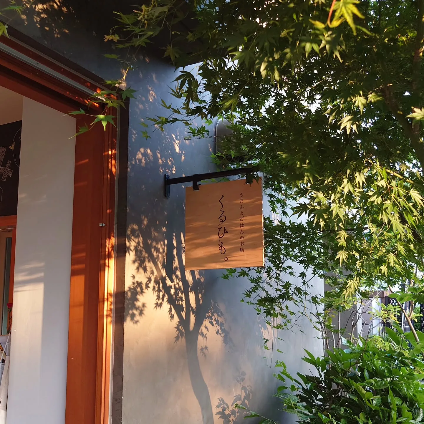 Photo shared by くるひも。 on May 16, 2026 tagging @rikasaitou, and @inumimi_cafe. May be an image of outdoors and door.