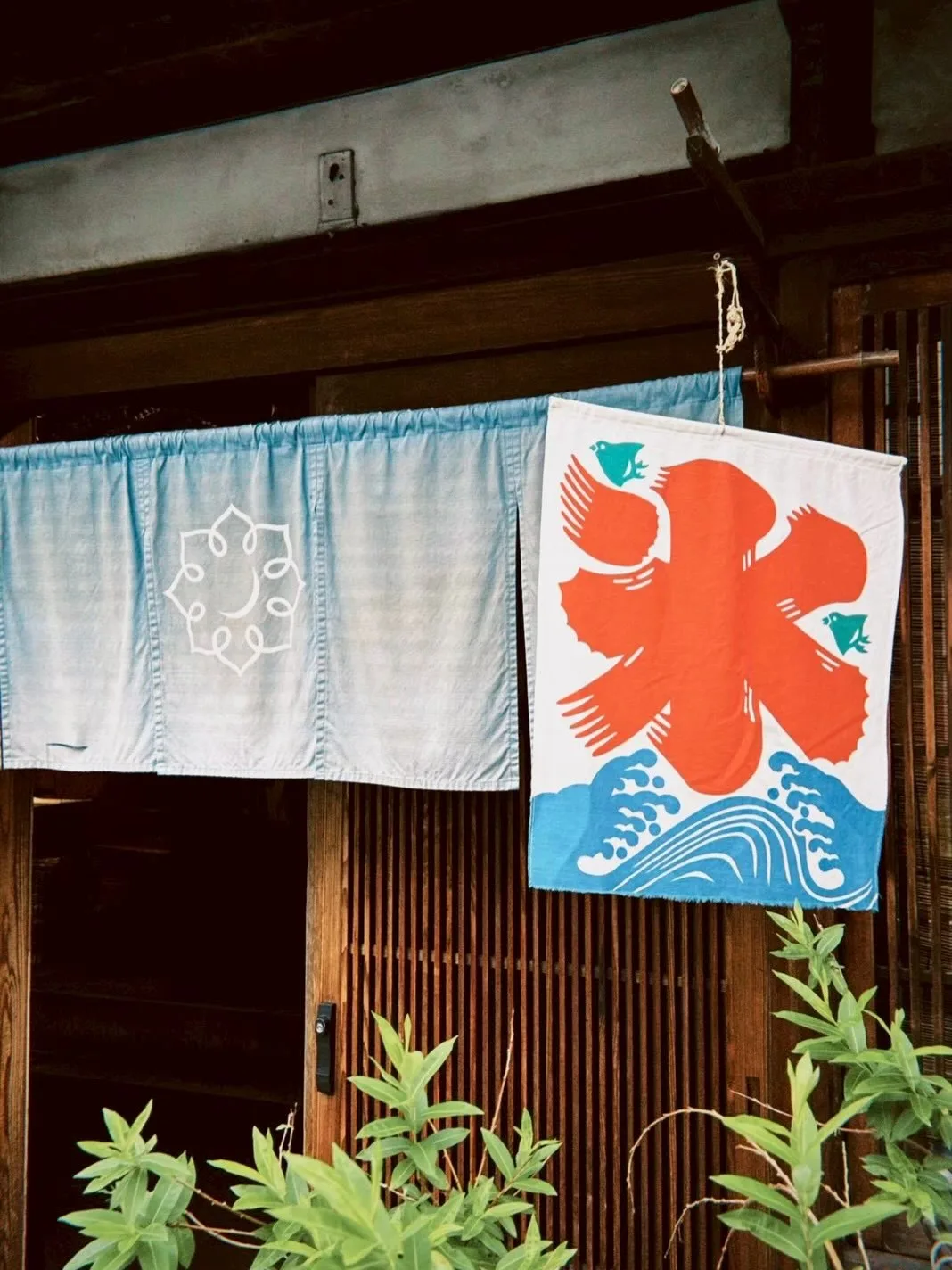 Photo by 古民家カフェ蓮月 @東京都大田区池上 on July 24, 2026. May be an image of wind chime, curtains, sarong and text.