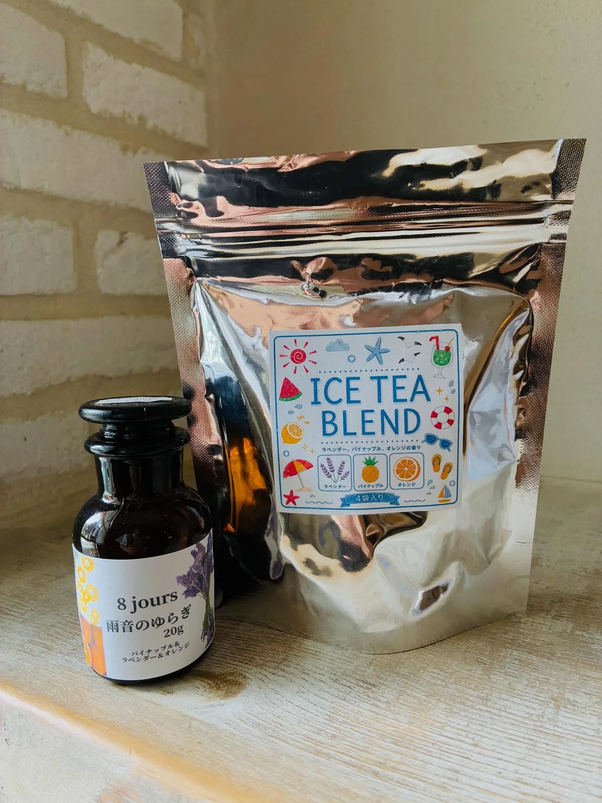 Photo by cafe 8jours on July 10, 2026. May be an image of tea, tea maker and text that says 'ICE ΤΕA BLEND マレンジの書 老 イナップル さていく 8jours 雨音のゆらぎ らぎ 8 Jours 陣音のゆ 20g タベンダー＆オレンジ たビナップル＆ン'.