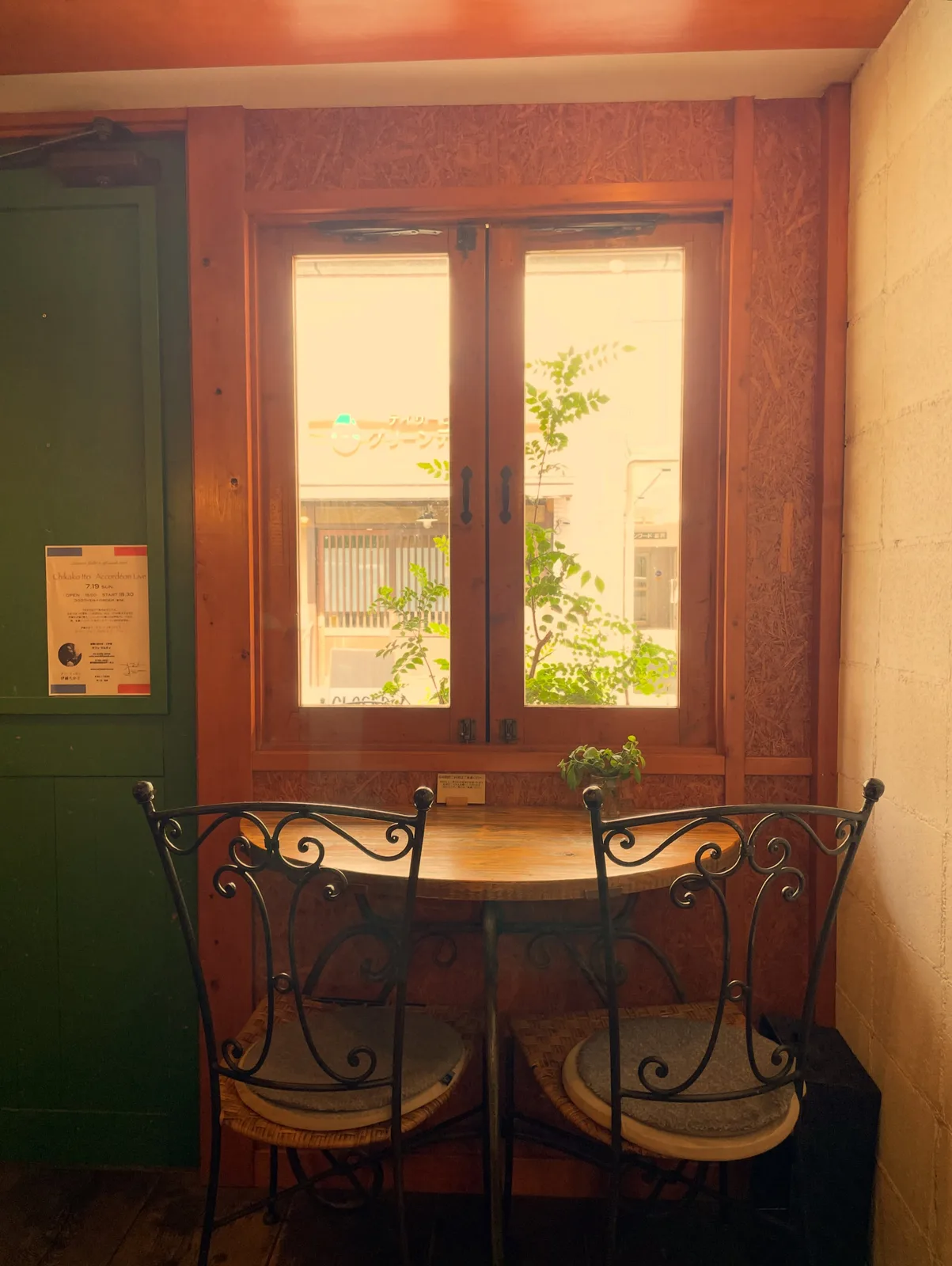 Photo by カフェ マルディ on July 10, 2026. May be an image of window, door and text.