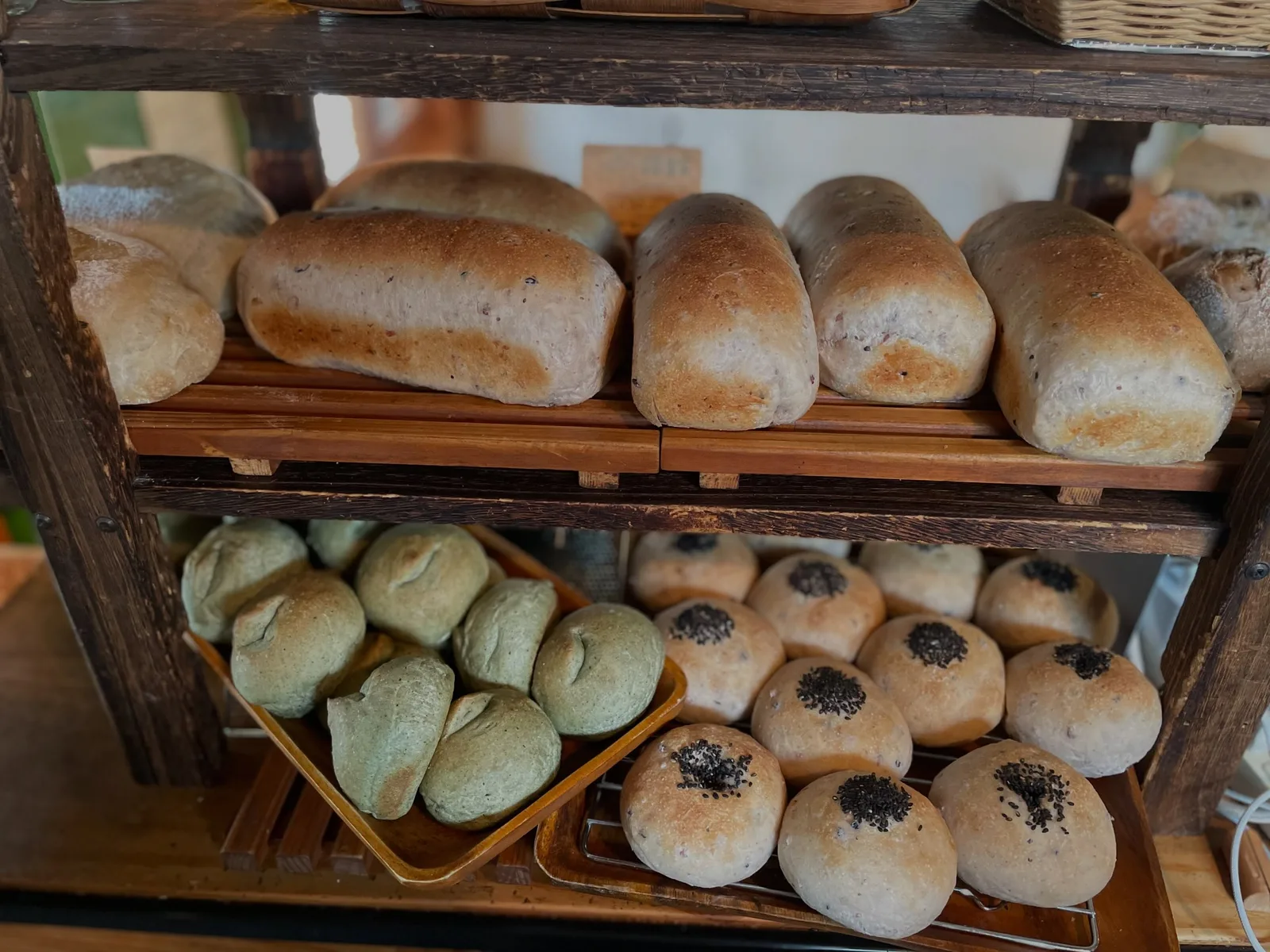 Photo by カフェ マルディ on July 03, 2026. May be an image of baguette, rye bread, buns and text.