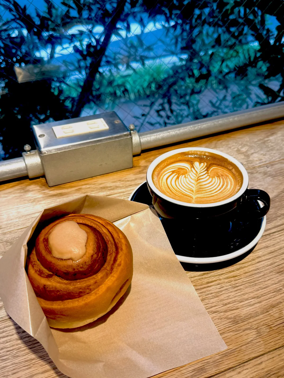 Photo by STREAMER COFFEE COMPANY HIGASHIKITAZAWA on July 03, 2026. May be an image of coffee, coffee cup, cinnamon roll, cappuccino, sweet roll, buns and text.