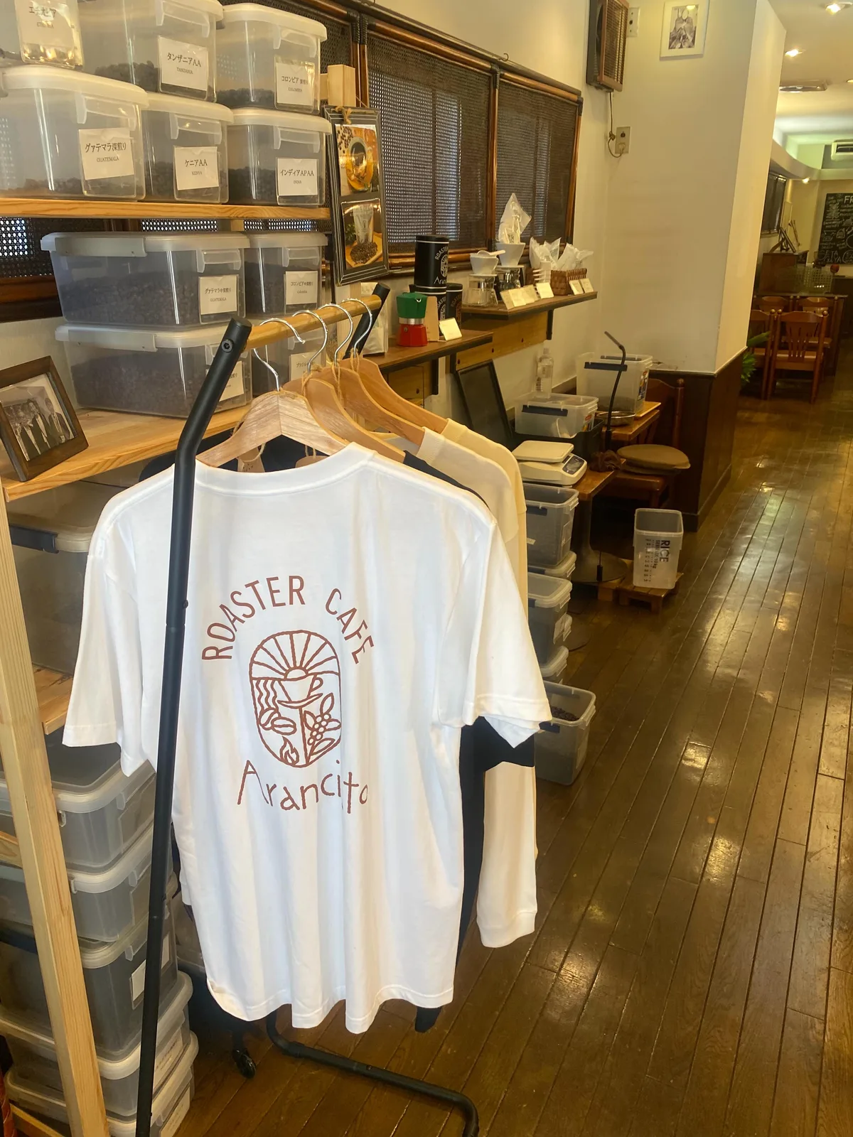 Photo by カフェ・アランチャート（cafe aranciato） on August 01, 2026. May be an image of rack, hat shop and text.