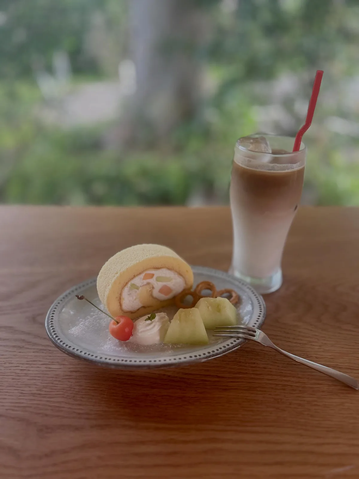 Photo shared by yone.cafe（ヨネカフェ） on July 03, 2026 tagging @haberu__cake. May be an image of dessert, sandwich and text.